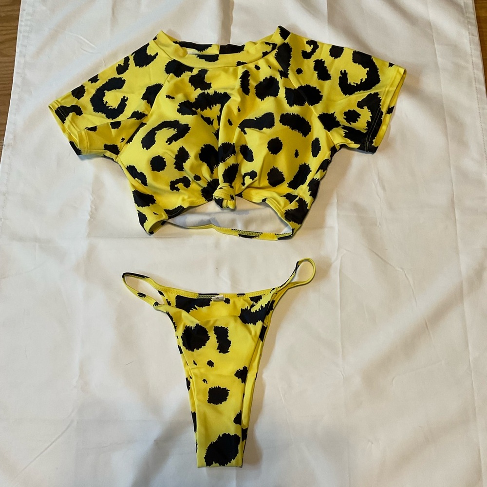 Women’s 2 Piece Yellow and Black Bathing Suit with Removable Pads and Front Tie